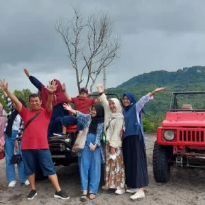 Daftar Sewa Jeep Tour Jogja pesisir pantai selatan jogja