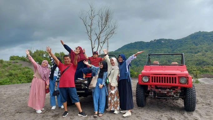 Daftar Sewa Jeep Tour Jogja pesisir pantai selatan jogja